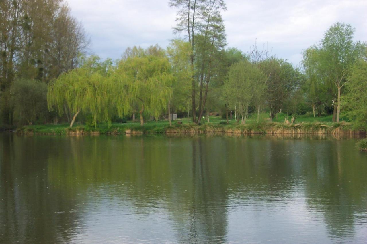 Gite la petite pataudiere Le Guedeniau Extérieur photo